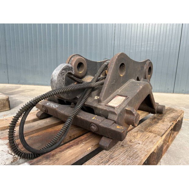 2008 فيراكتيرت CW30-43339415