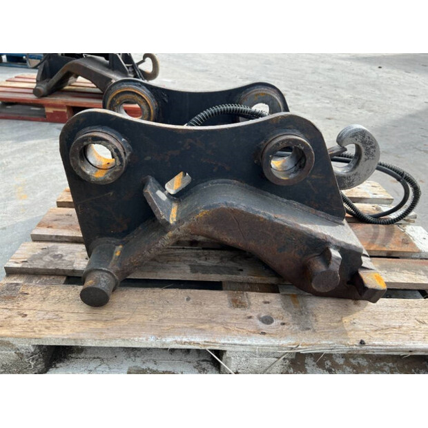 2008 فيراكتيرت CW30-43339418