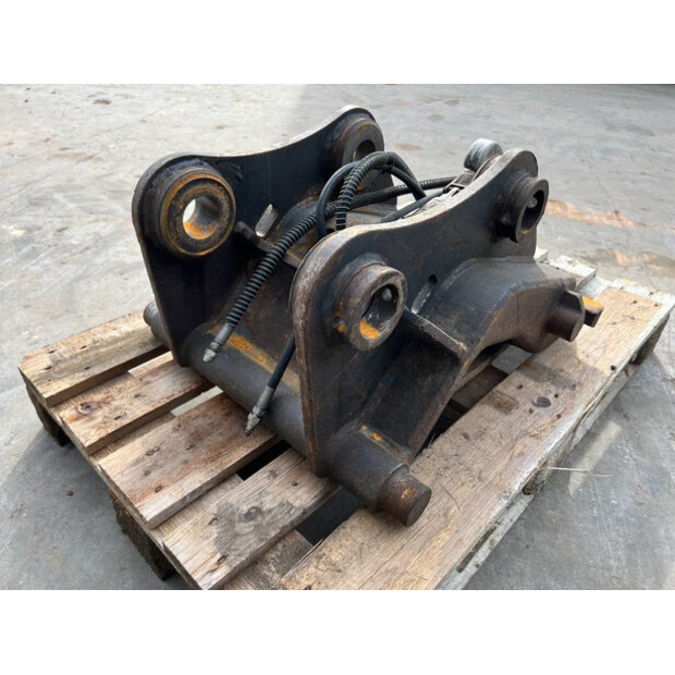 2008 فيراكتيرت CW30-43339419