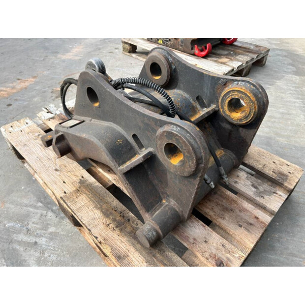 2008 فيراكتيرت CW30-43339421