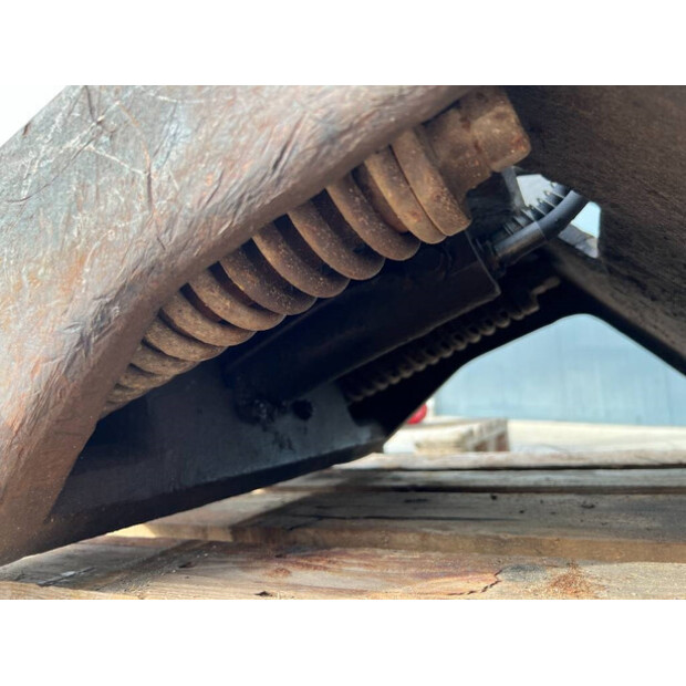 2008 فيراكتيرت CW30-43339424