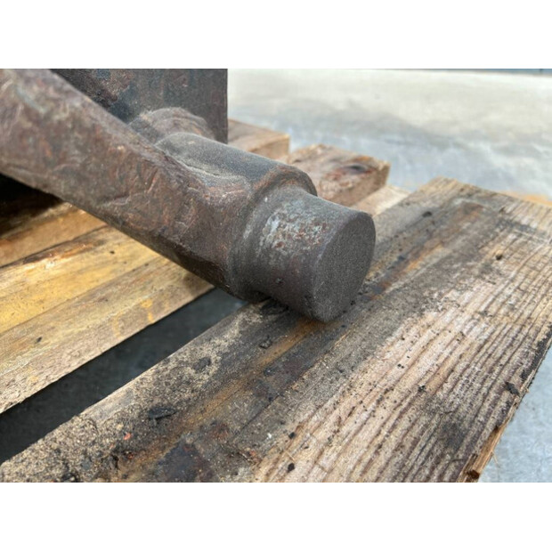 2008 فيراكتيرت CW30-43339425