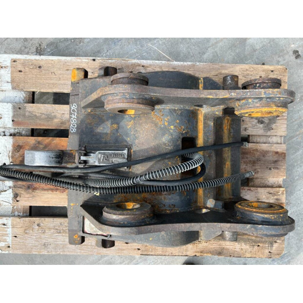 2008 فيراكتيرت CW30-43339427