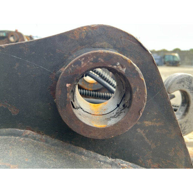 2008 فيراكتيرت CW30-43339429