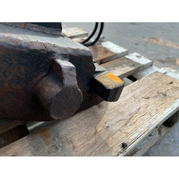 2008 فيراكتيرت CW30-43339430