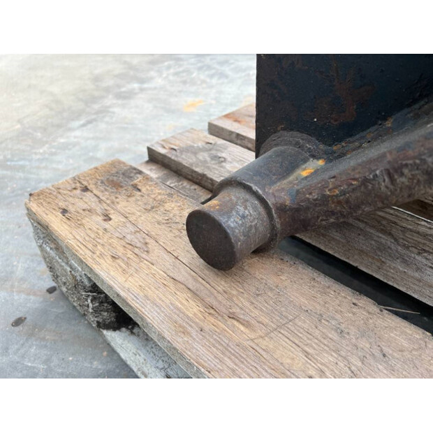 2008 فيراكتيرت CW30-43339431