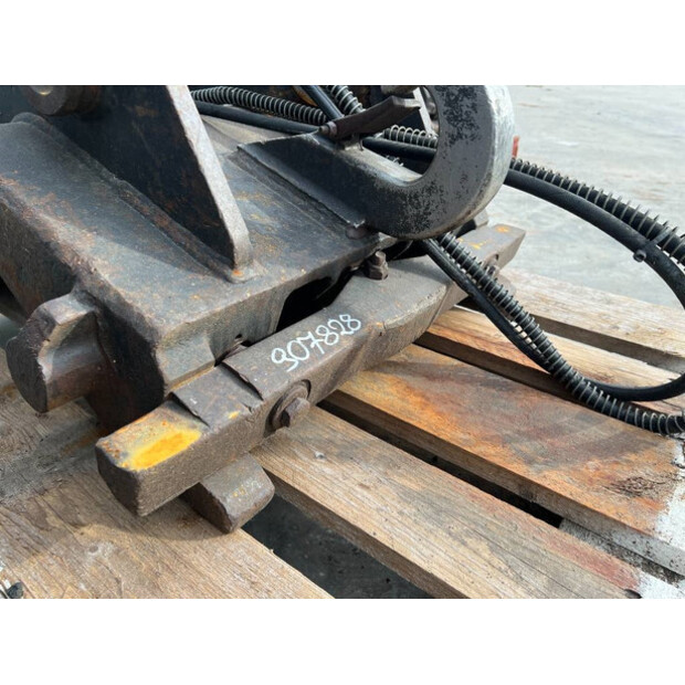 2008 فيراكتيرت CW30-43339432