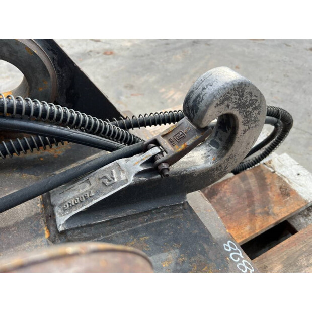 2008 فيراكتيرت CW30-43339433