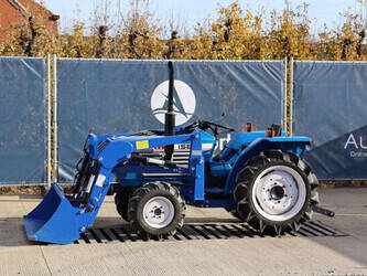 صورة ل تراكتورات زراعية لسكي TU1700