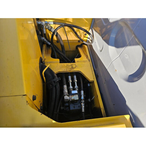 2008 نيو هولاند E80-43342682