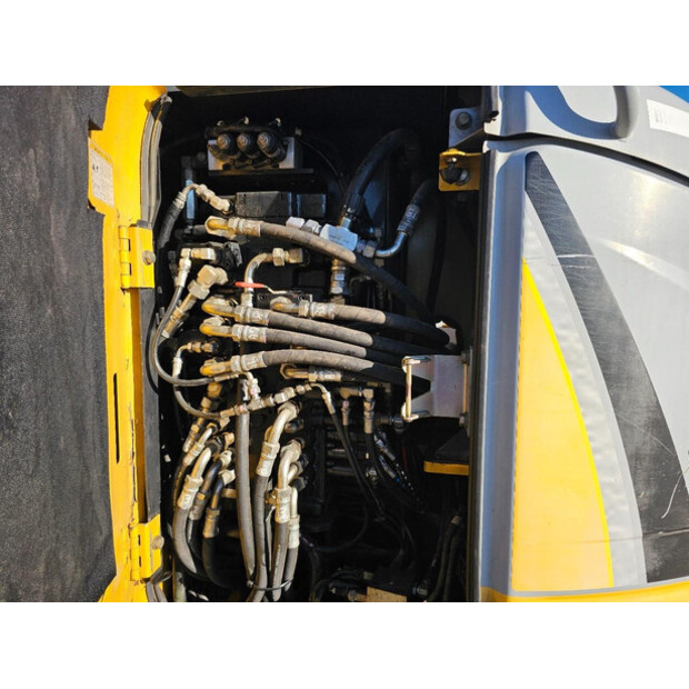 2008 نيو هولاند E80-43342684