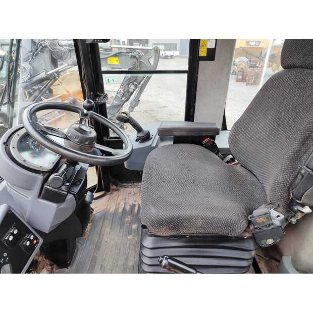 2011 Caterpillar 938H-43352907