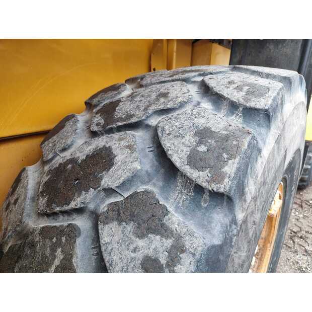 2011 Caterpillar 938H-43352916