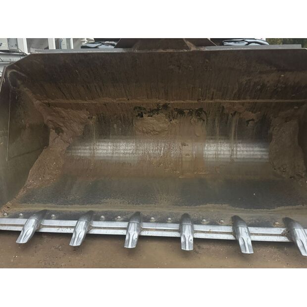 2023 فولفو L60H-43352943