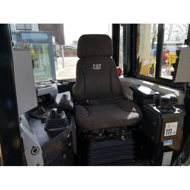 2015 كاتربيلر D6T LGP-43364398