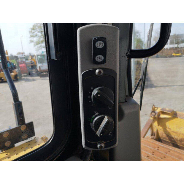 2015 كاتربيلر D6T LGP-43364400