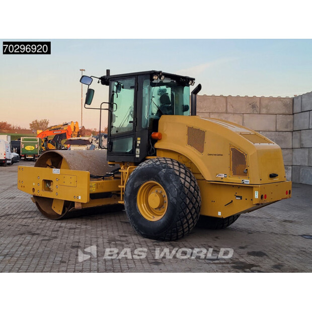 2017 Caterpillar CS66B-43364705