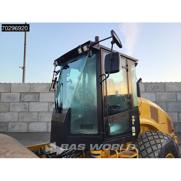 2017 Caterpillar CS66B-43364720