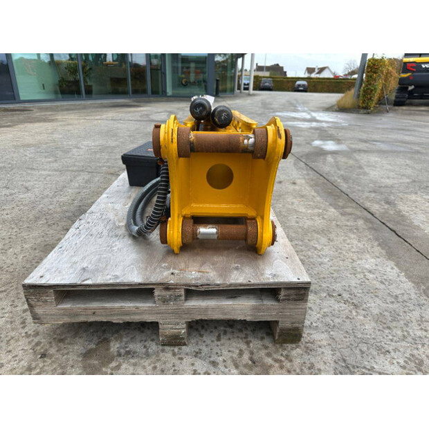 2025 BLK 680-43364846