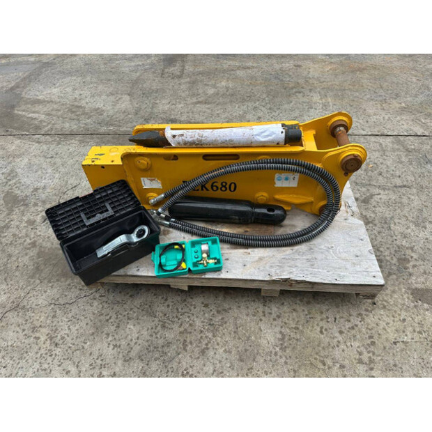 2025 BLK 680-43364847