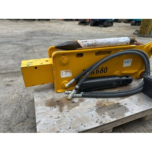 2025 BLK 680-43364848