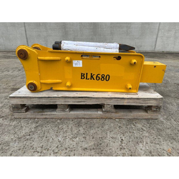 2025 BLK 680-43364851