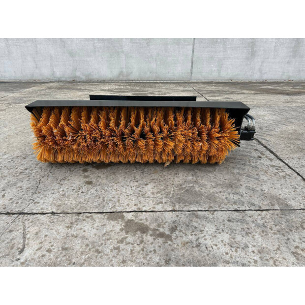 2024 FUTURE FT-SE61-43365170