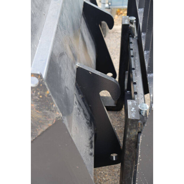 2025 Heracles H220-43366313