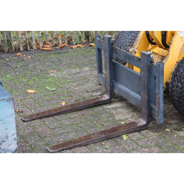 2019 جي بي آر Knikmops 100-43368752