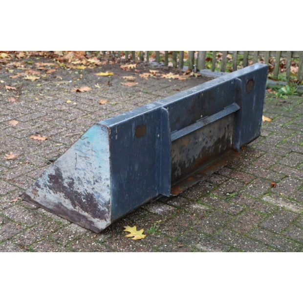 2019 جي بي آر Knikmops 100-43368785