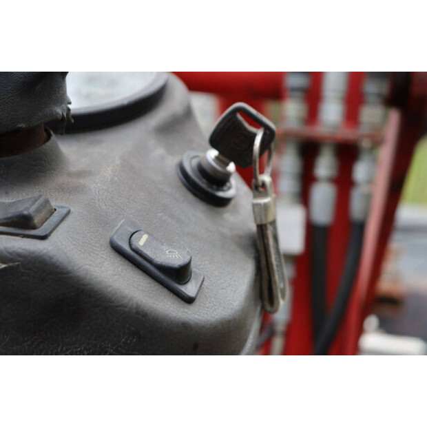 2004 FUCHS F853H-43368945