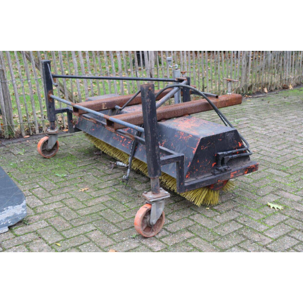 2004 FUCHS F853H-43368957