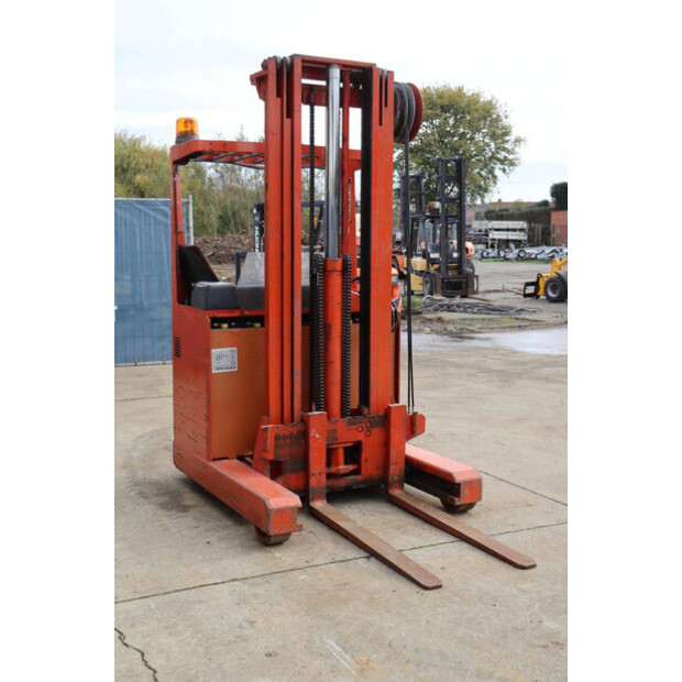 1979 بي تي BTRT 1350/9-43369659