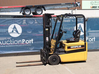 صورة ل رافعات 2001 كاتربيلر EP16KT