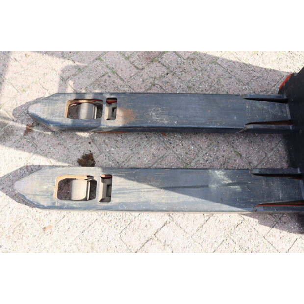 2015 ليندي D08-43371464