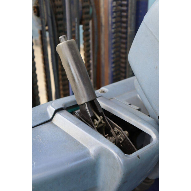 2000 كوماتسو FB25EX-8-43371660