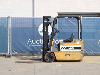 صورة ل رافعات شوكية كاتربيلر VMAX F30