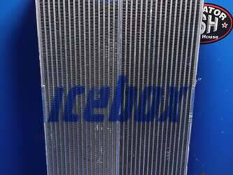 صورة ل قطع غيار Radiator - Aluminum كاتربيلر مستعملة