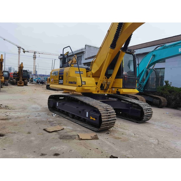 2020 Komatsu PC200-8-43378630