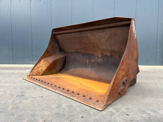 صورة ل مرفقات 2015 فولفو L120F