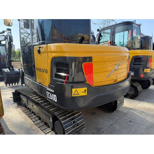 2023 فولفو EC60D-43411732