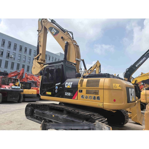 2021 Caterpillar 325D-43412569