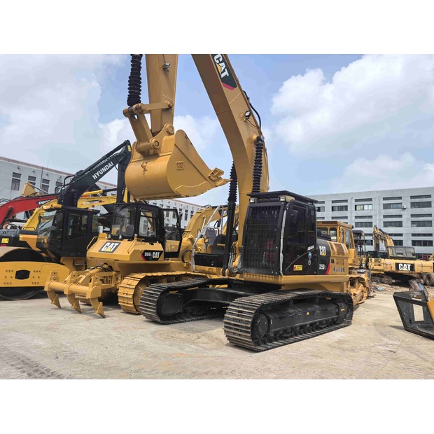 2021 Caterpillar 325D-43412574