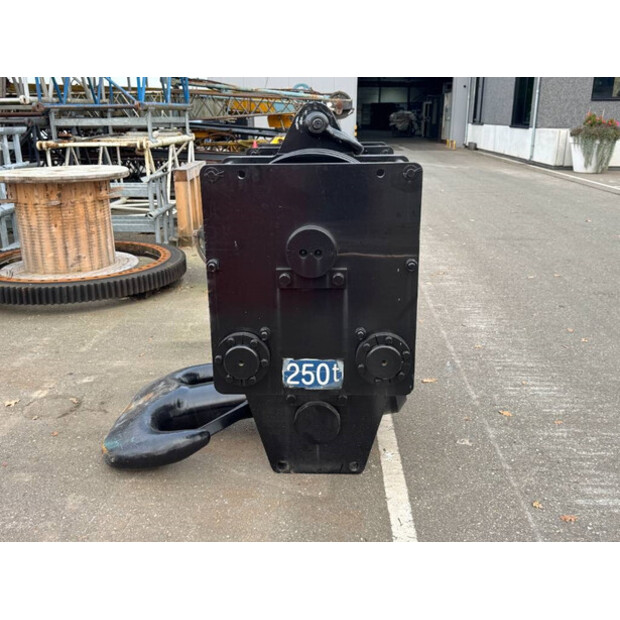 2011 كوبيلكو CKE2500-43415235