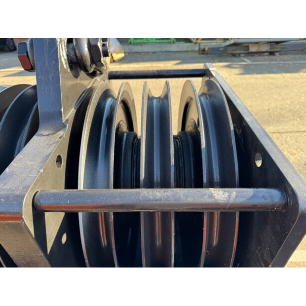 2011 كوبيلكو CKE2500-43415236