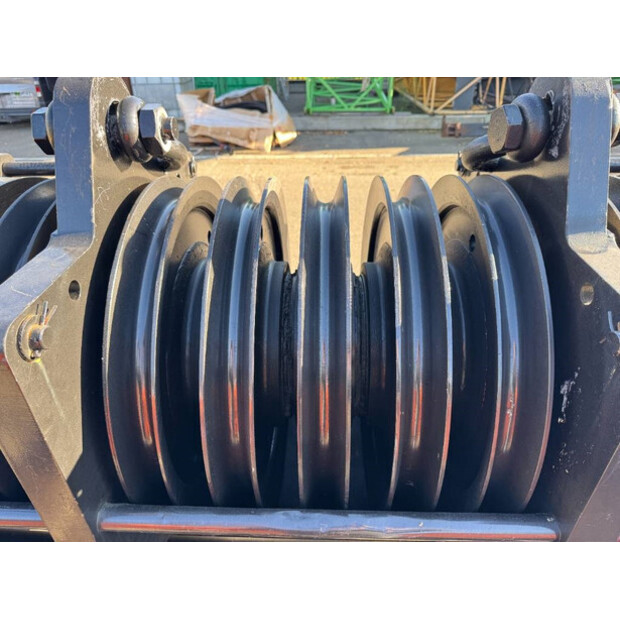 2011 كوبيلكو CKE2500-43415237