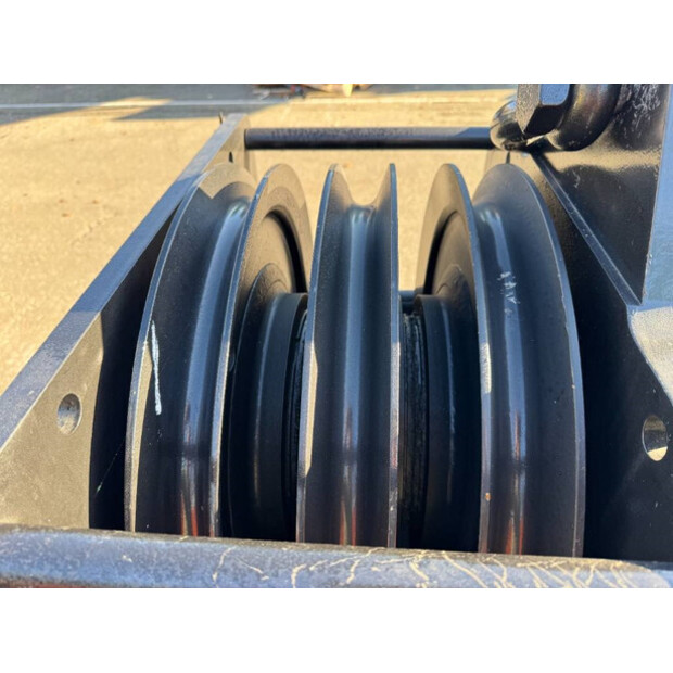 2011 كوبيلكو CKE2500-43415238