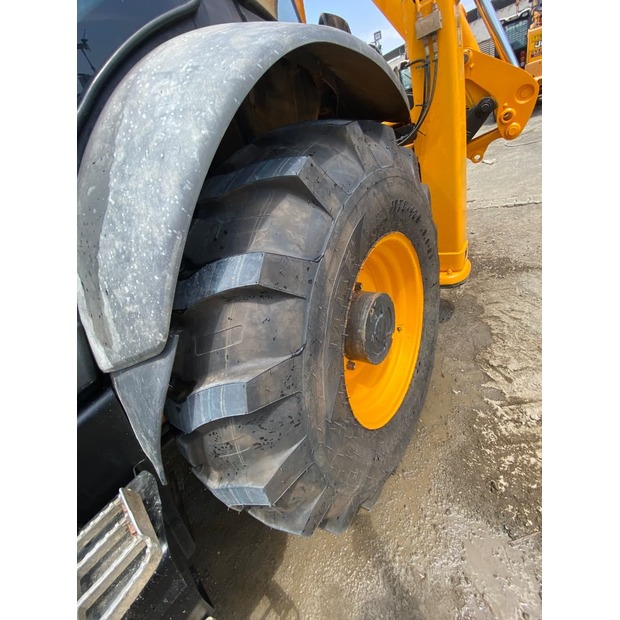 2016 جيه سي بي 3CX-43440084