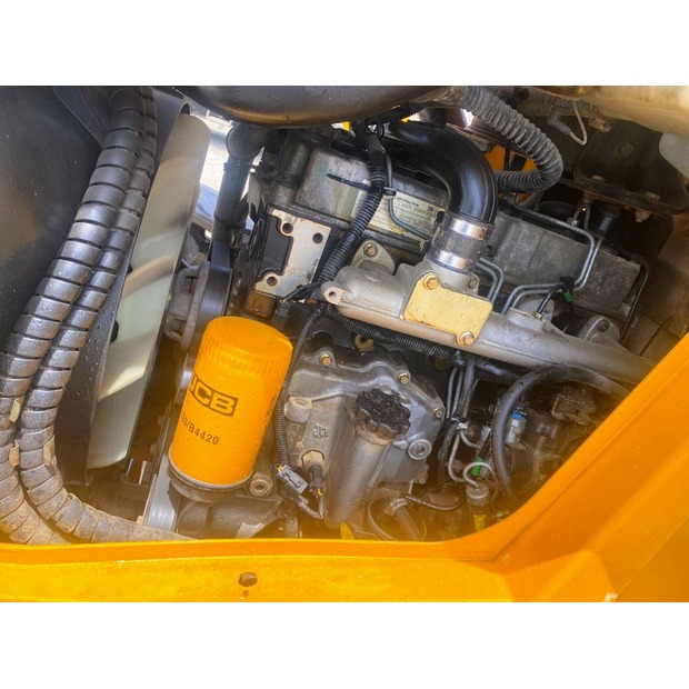 2016 جيه سي بي 3CX-43440092