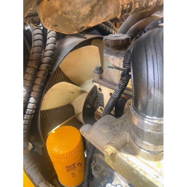 2016 جيه سي بي 3CX-43440094